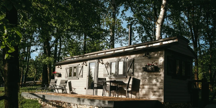 Chata na ranči v podhorí Beskýd: plne vybavená vrátane kuchynky, terasa s výhľadom na kone