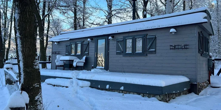 Chata na ranči v podhorí Beskýd: plne vybavená vrátane kuchynky, terasa s výhľadom na kone