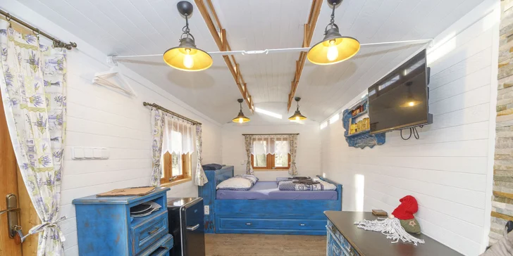 Chata na ranči v podhorí Beskýd: plne vybavená vrátane kuchynky, terasa s výhľadom na kone