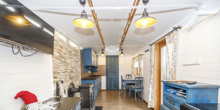 Chata na ranči v podhorí Beskýd: plne vybavená vrátane kuchynky, terasa s výhľadom na kone