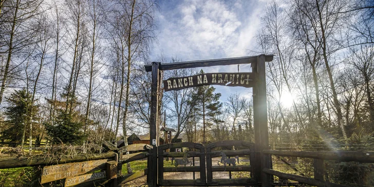 Chata na ranči v podhorí Beskýd: plne vybavená vrátane kuchynky, terasa s výhľadom na kone