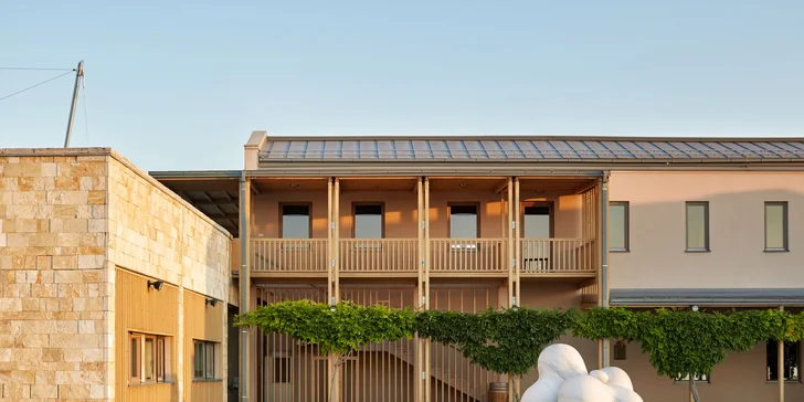 Vinársky pobyt so stravou a wellness: romantika pre dvoch aj vstupy do kúpeľov