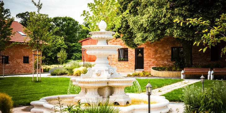 Historická kúria na skok od Slnečných jazier s možnosťou polpenzie a privátneho wellness