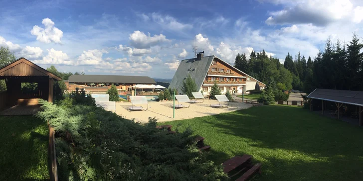 Pobyt v horskom hoteli v Beskydách: polpenzia, termálny bazén, sauna aj zľava na procedúry