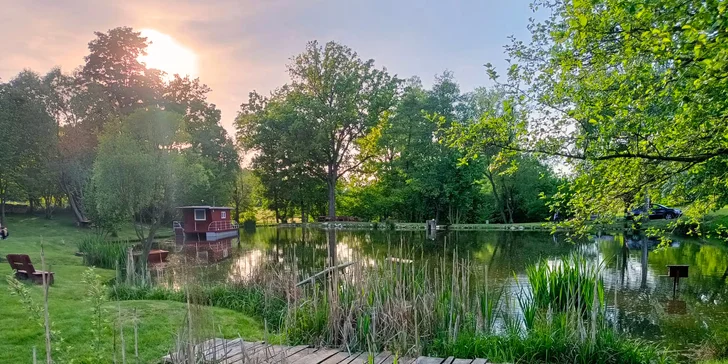 Hausbót Pohodička na rybníčku: pobyt s rybolovom aj plavbami na loďke