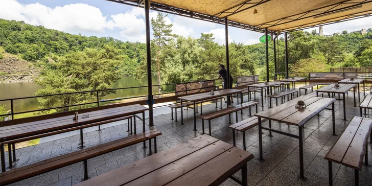 Komfortné apartmány priamo na pláži pri Vranovskej priehrade: krytá terasa, člnky aj vonkajší bazén