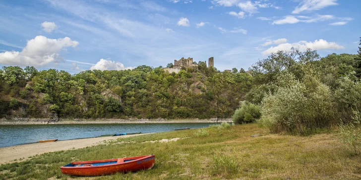 Komfortné apartmány priamo na pláži pri Vranovskej priehrade: krytá terasa, člnky aj vonkajší bazén