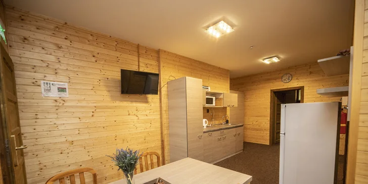 Komfortné apartmány priamo na pláži pri Vranovskej priehrade: krytá terasa, člnky aj vonkajší bazén