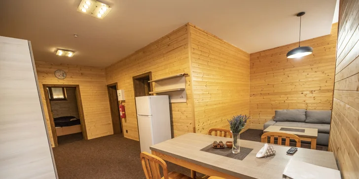 Komfortné apartmány priamo na pláži pri Vranovskej priehrade: krytá terasa, člnky aj vonkajší bazén