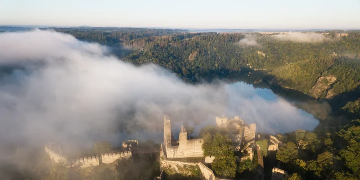 Komfortné apartmány priamo na pláži pri Vranovskej priehrade: krytá terasa, člnky aj vonkajší bazén