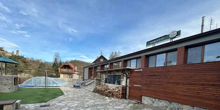 Komfortné apartmány priamo na pláži pri Vranovskej priehrade: krytá terasa, člnky aj vonkajší bazén