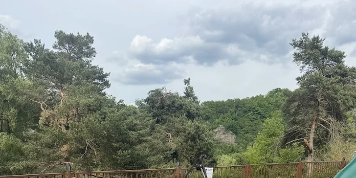 Komfortné apartmány priamo na pláži pri Vranovskej priehrade: krytá terasa, člnky aj vonkajší bazén