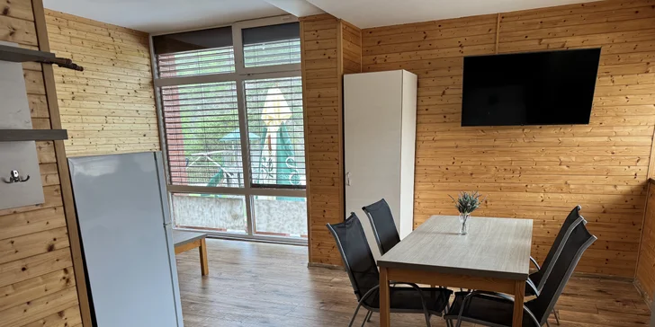 Komfortné apartmány priamo na pláži pri Vranovskej priehrade: krytá terasa, člnky aj vonkajší bazén