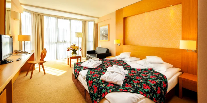 Oddych v 4* Hoteli BUKOVINA s neobmedzeným vstupom do komplexu s 12 bazénmi