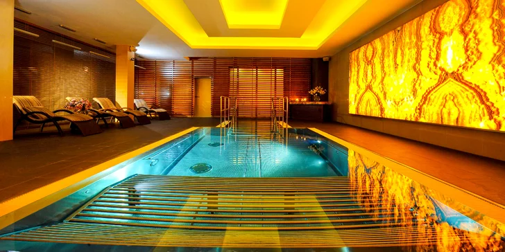 Oddych v 4* Hoteli BUKOVINA s neobmedzeným vstupom do komplexu s 12 bazénmi