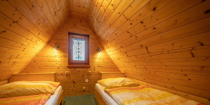 S rodinou alebo partiou do Beskýd: bungalov pod Lysou horou, raňajky, bazén a bowling až pre 6 osôb