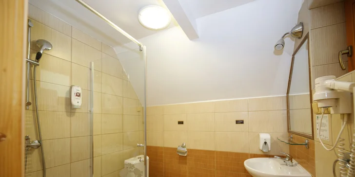 S rodinou alebo partiou do Beskýd: bungalov pod Lysou horou, raňajky, bazén a bowling až pre 6 osôb