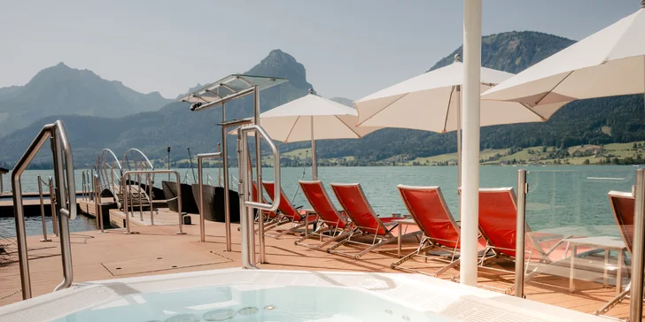 Hotel na brehu Wolfgangsee: plávajúca vírivka, bazény aj sauny, raňajky a štvorchodová večera