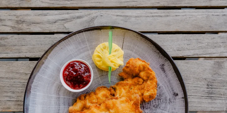 Hotel na brehu Wolfgangsee: plávajúca vírivka, bazény aj sauny, raňajky a štvorchodová večera