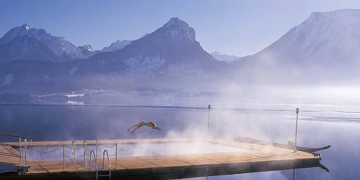Hotel na brehu Wolfgangsee: plávajúca vírivka, bazény aj sauny, raňajky a štvorchodová večera