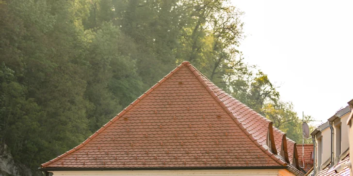 Krásne apartmány len 800 m od zámku v Hlubokej s raňajkami aj wellness