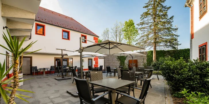 Krásne apartmány len 800 m od zámku v Hlubokej s raňajkami aj wellness