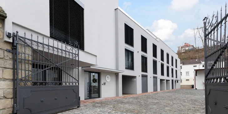 Luxusné apartmány v Mladej Boleslavi: možnosť raňajok aj apartmán s vlastným strešným wellness