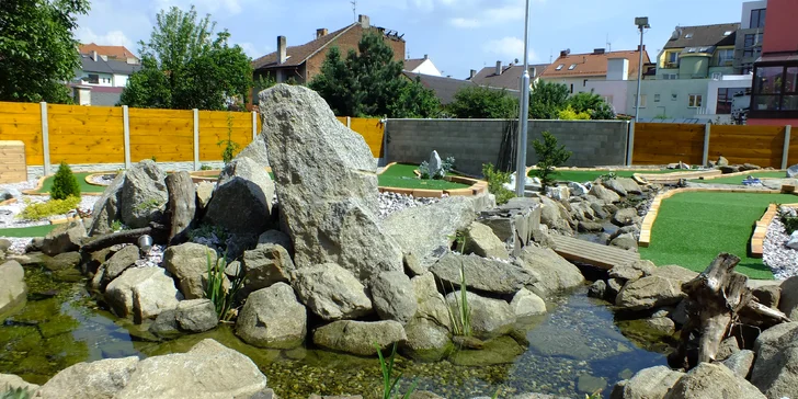 Dovolenka kúsok od Konopišťa: izba s raňajkami, adventure golf a množstvo výletov