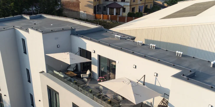 Luxusné apartmány v Mladej Boleslavi: možnosť raňajok aj apartmán s vlastným strešným wellness