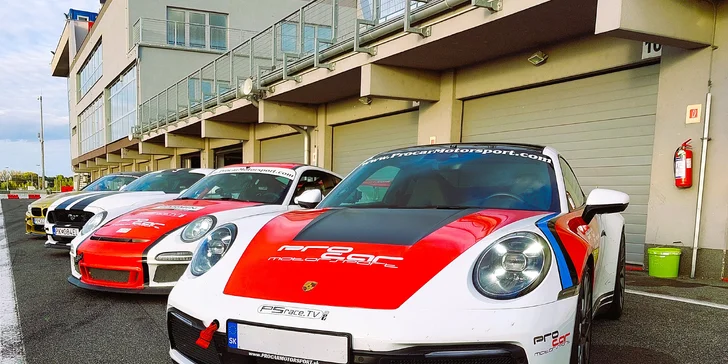 Zážitková jazda na okruhu SLOVAKIA RING: za volantom alebo ako spolujazdec v štyroch nadupaných vozidlách