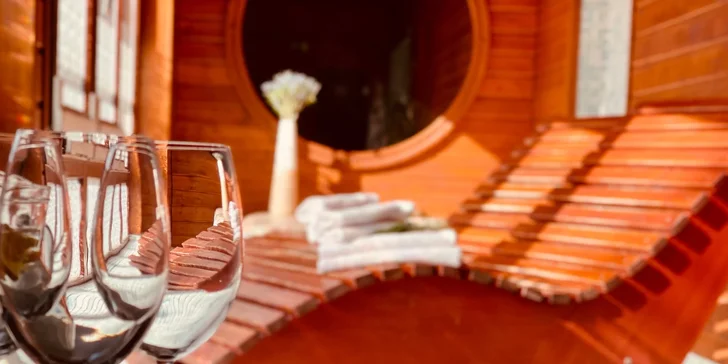 Horský relax pod Lysou horou: raňajky, bazén s vírivkou a bowling alebo privátne wellness