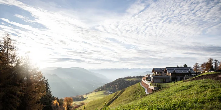 Aktívna dovolenka aj relax v Dolomitoch: moderný hotel v prírodnom parku, raňajky, wellness