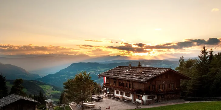 Aktívna dovolenka aj relax v Dolomitoch: moderný hotel v prírodnom parku, raňajky, wellness