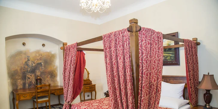 Rozprávková romantika v Chateau Zbiroh: večera v krčme, wellness a prehliadka zámku