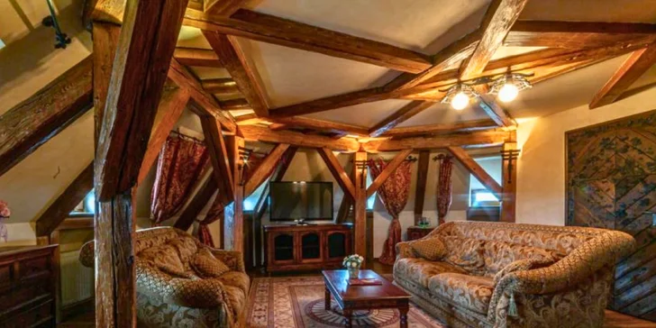 Rozprávková romantika v Chateau Zbiroh: večera v krčme, wellness a prehliadka zámku