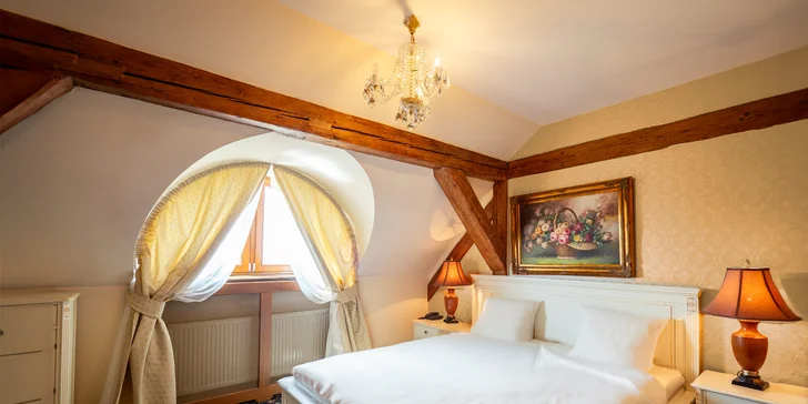 Rozprávková romantika v Chateau Zbiroh: večera v krčme, wellness a prehliadka zámku