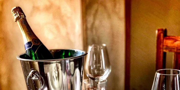 Rozprávková romantika v Chateau Zbiroh: večera v krčme, wellness a prehliadka zámku