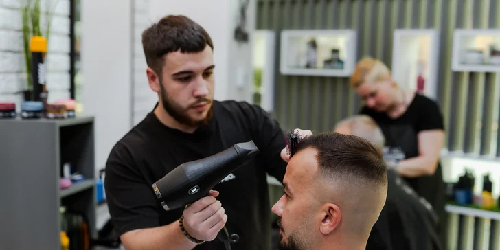 Regeneračné vlasové ošetrenia alebo presvetlenie vlasov pomocou Balayage