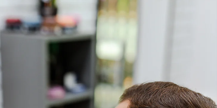 Barberské služby: strih, úprava brady, depilácia uší aj kompletná starostlivosť s masážou hlavy a darčekom