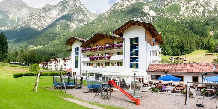 Pobyt v talianskych Alpách: hotel pri zjazdovkách a turistických trasách, strava aj wellness