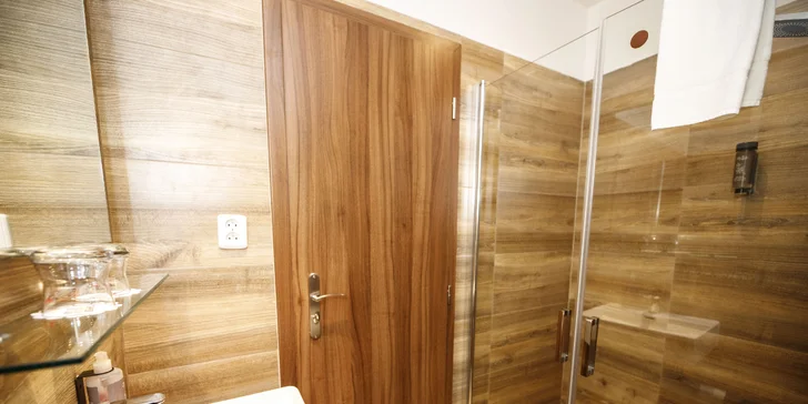 Dovolenka kúsok od Konopišťa: izba s raňajkami, adventure golf a množstvo výletov