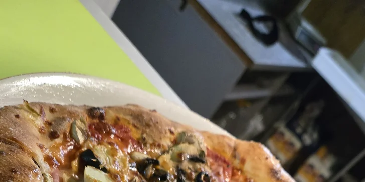 Pizza podľa tradičnej talianskej receptúry, v dvoch veľkostiach