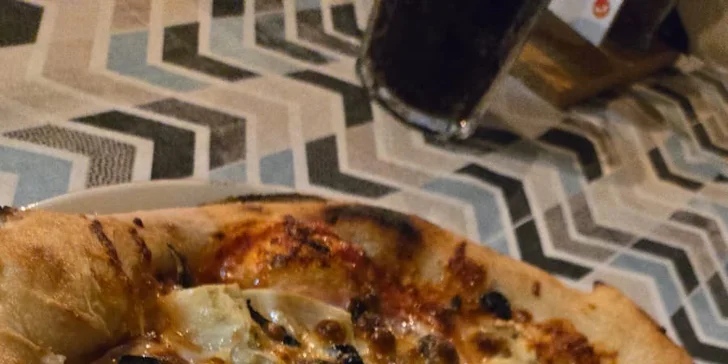 Pizza podľa tradičnej talianskej receptúry, v dvoch veľkostiach