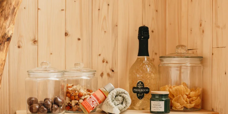 Plne vybavený tiny house na brehu rieky Ohře: terasa s grilom aj ohniskom