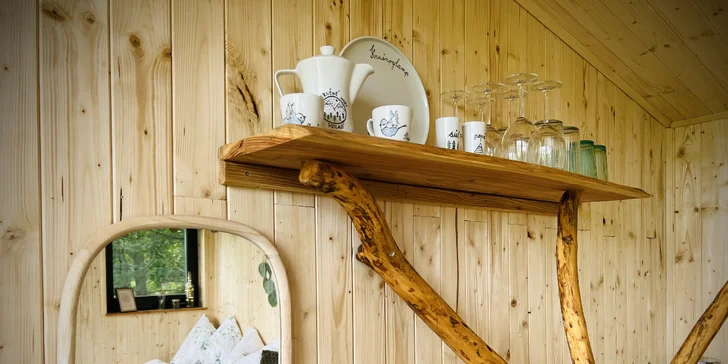 Vybavený treehouse na úpätí Krušných hôr: terasa s výhľadom aj gril