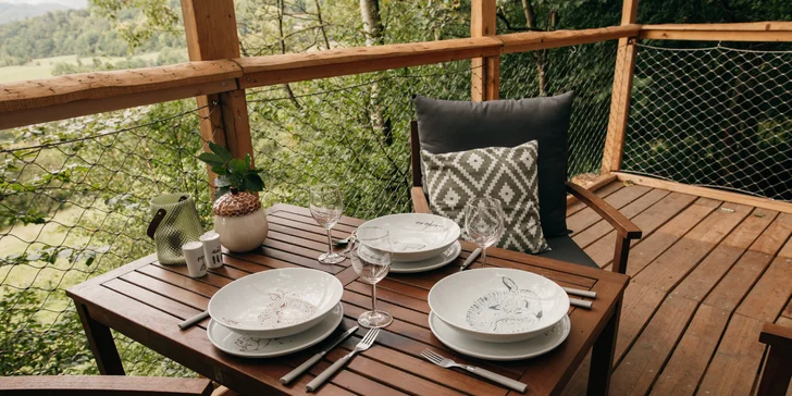 Vybavený treehouse na úpätí Krušných hôr: terasa s výhľadom aj gril