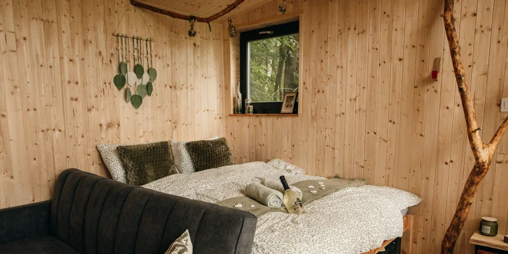Vybavený treehouse na úpätí Krušných hôr: terasa s výhľadom aj gril