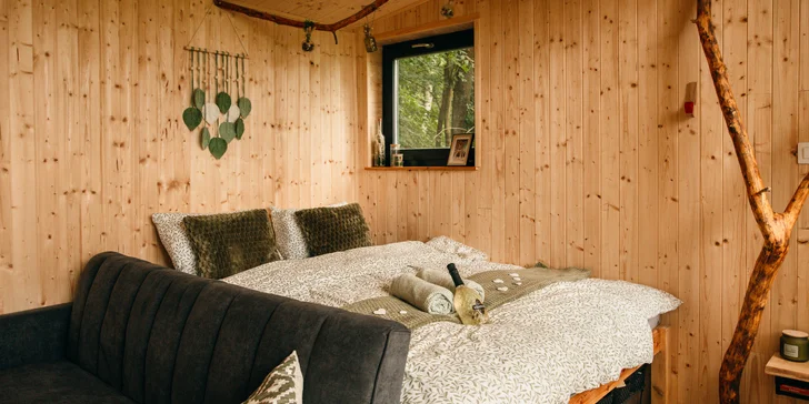 Vybavený treehouse na úpätí Krušných hôr: terasa s výhľadom aj gril
