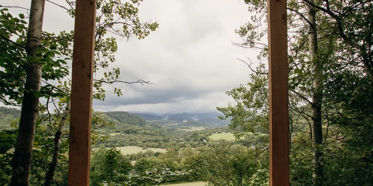 Vybavený treehouse na úpätí Krušných hôr: terasa s výhľadom aj gril