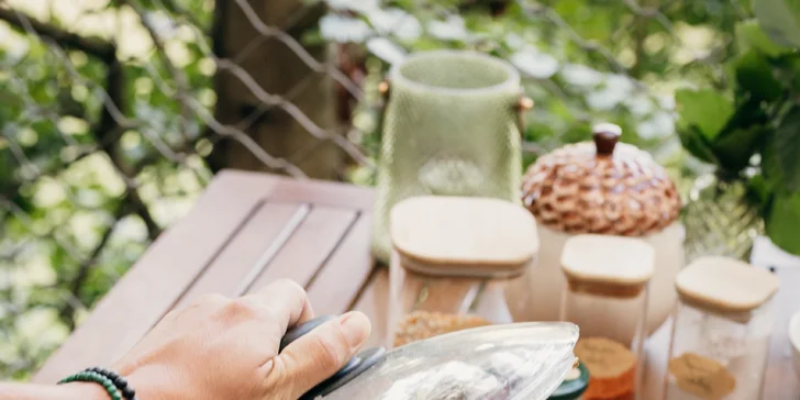 Vybavený treehouse na úpätí Krušných hôr: terasa s výhľadom aj gril